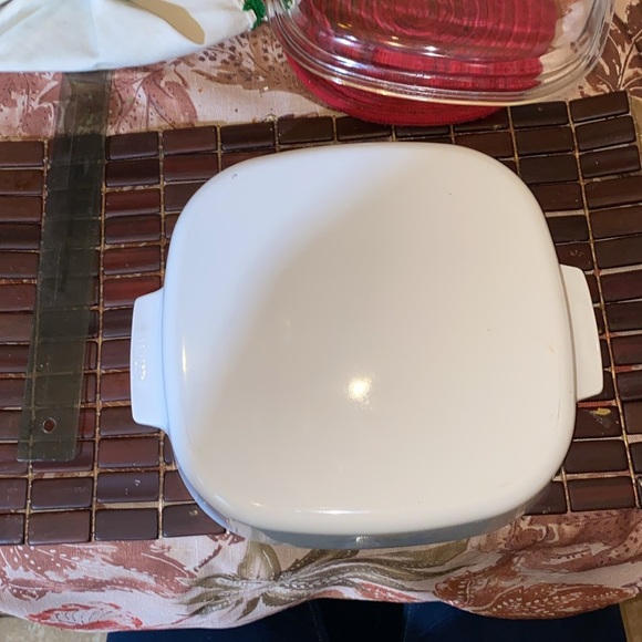 Corning Ware A-10-B 2.5 Liter Casserole with Lid - Blue Floral Basket Pattern - Picture 4 of 8